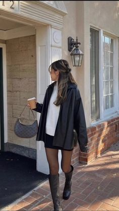 Feminine Neutral Outfits, Classic Fall Fashion, Vinter Mode Outfits, 2025 Style, York Outfits, Nyc Outfits, Look Legging, Rok Mini, Outfit Collection