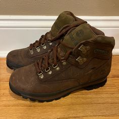 Authentic Vintage 90s Timberland Womens All-Leather Hiker, Size 9.5, Style #95310 Purchased In 1996 (Have Receipt To Verify Purchase.) Like New! Vintage Timberland Boots, Timberland Boots 90s, 90s Timberland, Timberland Snow Boots, Waterproof Hiking Boots Women, Timberland Leather Boots, Brown Timberlands, Timberland Boots Black, Timberland Boots Outfit