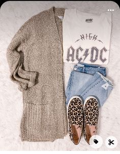 Light Weight Fall Outfit, Outfit Ideas With Leopard Print Shoes, Natural Feminine Style, Saturday Outfit Casual Weekend Wear 2024, Late Summer Outfit Ideas, Fall Activity Outfits, Fall Vacation Outfits Casual, Casual Fall Outfits For Work, Fall Outfits For Boston