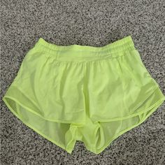 Size 6 Lululemon Hotty Hot Shorts 2.5 Inch Faded Zap Never Worn Lululemon Hotty Hot Shorts, Shorts Lululemon, Hotty Hot Shorts, Hot Shorts, Lululemon Shorts, Shorts Athletic, Athletic Shorts, Green Yellow, Lululemon Athletica