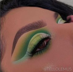 1990 Style, Yellow Eye Makeup, Maquillage Yeux Cut Crease, Drag Make-up, Cute Eye Makeup, Eye Makeup Pictures, Makeup Idea, Green Makeup, Eye Makeup Designs