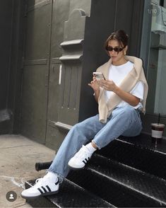 Elevated Spring Outfit, Cass Dimicco Style, Basic Fashion Outfits, Cass Dimicco, Mom Inspo, Trip Fits, 10 Winter Outfits, Europe 2023