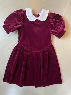 Retro Fitted Christmas Dress, Classic Party Dress With Puff Sleeves, Classic Puff Sleeve Party Dress, Vintage Short Sleeve Dress For Costume Party, Vintage Christmas Party Dresses, Vintage Fitted Christmas Dresses, Christmas Vintage Formal Dress, Vintage Formal Christmas Dresses, Fitted Party Dress With Peter Pan Collar