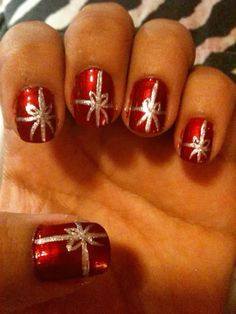 Present Nails, Christmas Present Nails, Nail Art Noel, Christmas Nail Art Easy, Art Design Ideas, Christmas Nails Easy, Christmas Nail Art Designs, Simple Nail Art Designs