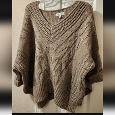 Womens She + Sky Sz S Very Gently Worn V Neck Beige Cable Knit Oversized 3/4 Sleeve Pullover Sweater Featuring Dolman Sleeves. Still Looks Brand New, No Flaws Noted. I Also Have Many Other Clothing Listings And Lots And Am Willing To Combine, Mix And Match, Sell Individual Items From Lots, Etc; Just Make An Offer! Check Out My Other Listings! Brown Oversized Open Knit Sweater, Open Knit Batwing Sleeve Sweater For Fall, Oversized Brown Open Knit Sweater, Fall Batwing Sleeve Open Knit Sweater, Fall Open Knit Batwing Sleeve Sweater, Fall Open Knit Sweater With Batwing Sleeve, One Size Knitted V-neck Sweater, One Size V-neck Knitted Sweater, Knit Poncho With Batwing Sleeves