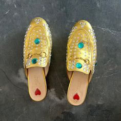 Gold Leather Hand Sewn Glass Jewels Classic Horse Bit 37.5 Luxury Gold Flats With Round Toe, Luxury Gold Flats, Luxury Flat Loafers For Party, Luxury Flat Party Loafers, Luxury Gucci Slip-on Mules, Designer Flat Mules, Gucci Luxury Round Toe Mules, Luxury Gucci Mules With Round Toe, Luxury Embellished Leather Flats