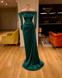 Stunning Valdrin Sahiti Custom Couture Gown! Find the perfect gown with Pageant Planet! Browse all of our beautiful prom and pageant gowns in our dress gallery.  There's something for everyone, we even have plus size gowns! #gown #dress #pageant #prom #couture #promgown #promdress #pageantgown #pageantdress #eveninggown #glam #sparkle #model #valdrinsahiti Long Sleeve Prom Dress Mermaid, Reformation Wedding Dress, Green Mermaid Prom Dress, Dark Green Prom Dress, Evening Gowns Online, Prom Dresses Long Mermaid, Dress Wedding Guest, Long Sleeve Prom, Long Evening Gowns