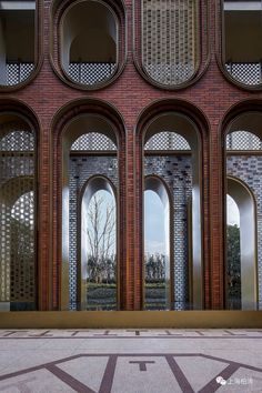 there are many arched windows on the side of this building that is made out of red bricks