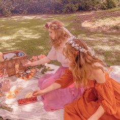 Ethereal Aesthetic Decor, Hobbit Photoshoot, Cottagecore Picnic Outfit, Fantasy Picnic, Fairycore Picnic, Ethereal Picnic