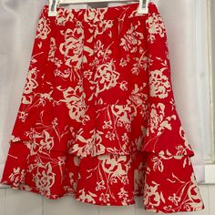 Nwt Loft Red And White Flower Ruffle Skirt. Size Large. Gorgeous Can Be Worn Casually Or Dress It Up. Lightweight.Comment Below For Any Inquiries! Black Skater Skirts, Mini Skater Skirt, Flared Mini Skirt, Grey Tweed, Linen Skirt, Flowy Skirt, Ruffle Skirt, Skirts With Pockets, Skirt Pattern