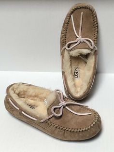 UGG Australia "Dakota S/N 5612 IN Tobacco" WOMEN'S  - Indoor/Outdoor Mocassin Style Slippers US Size 5 FIT TIP: Fits true One of the best little cozy house shoes out there! MSRP $100 BRAND NEW CONDITION! (no defects) Visit Ugg Australia website for complete tech & sizing info: APPROX MEASUREMENTS: -  8.5" length (measured inside tip of toe to end of heel) -  3" width (at widest ball of the foot) -  1+" heel height I HAVE ENCLOSED MANY ACTUAL PICTURES OF ALL ANGLES FOR YOUR CAREFUL INSPECTION and Ugg House Shoes, Mocassin Shoes, Bedroom Slippers, Ugg Slippers, Birthday Wishlist, House Shoes, Ugg Australia, Photo Reference, Moccasins