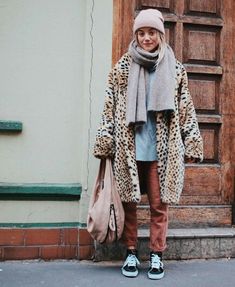 Faux Fur Casual Outfit, Casual Winter Jackets Women, Fun Fall Outfits For Women, Cozy Capsule Wardrobe, Warm Festival Outfit, Holiday Looks For Women, Winter Hippie Outfits Boho, Women Outfit Winter, Ethno Style