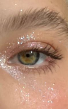 Eye Aesthetic, Sparkle Makeup, Makeup Glitter, Glitter Eye, Cool Makeup Looks, Cool Makeup