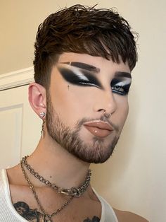 Drag Smokey Eye, Dark Dramatic Makeup, Silver Drag Makeup, Gothic Drag Makeup, Black Drag Makeup, Drag Makeup Inspiration, Alt Drag Makeup, Cabaret Makeup Burlesque, Kiss Makeup Look