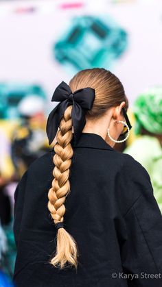 Hairstyles Street Style, Winter Hair Styles, Styling Long Hair, Style Long Hair, Chic Ponytail, Long Hair Hairstyles, Ribbon Style, Hair Styling Accessories, Holiday Hair