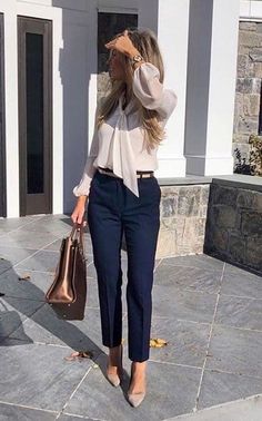 Dresses To Wear To Work The Office, Relaxed Business Casual Women, Recruiter Outfits, Law Firm Outfits, Branding Outfits, Work Attire Women, Mode Mantel, Casual Work Outfits Women, Fashionable Work Outfit