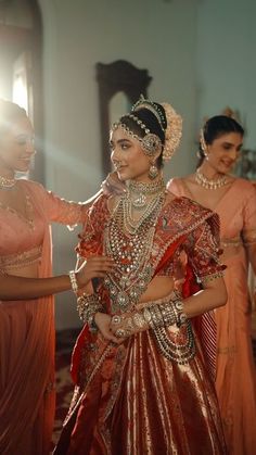 Indian Bride Saree Wedding, Rajput Bride Royal, Indian Bride Aesthetic, Indian Bride Jewelry, Indian Wedding Reception Outfits, Bride Dance, Indian Brides Jewelry