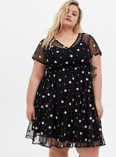 Black Floral Lace Button Front Shirt Dress, DEEP BLACK Lace Weave, Button Front Shirt Dress, Jaclyn Smith, Fitted Wedding Dress, Lace Button, Dress Images, Stretchy Dress, Torrid Dresses, Daisy Print