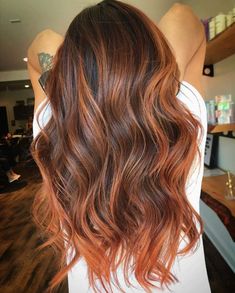 Hair Ideas For Fair Skin, Copper Brown Hair Blonde Highlights, Brown Roots Ginger Hair, Brunette Ginger Balayage, Auburn Bayalage, Balayage Ginger Hair, Caramel Copper Balayage Brunettes, Brown To Copper Balayage, Ginger Hair With Dark Roots