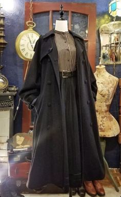 Vintage Outfit Aesthetic Woman, Magic Aesthetic Outfits, Vintage Shopping Aesthetic, Old Style Outfits, Dark Clothing Aesthetic, Dark Fantasy Outfits, Fantasy Aesthetic Outfits, Fantasy Costume Ideas, Victorian Aesthetic Outfit