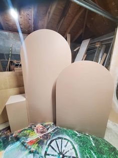 there are two chairs that have been made out of cardboard