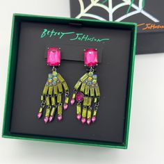 New Betsey Johnson Green Crystal Skeleton Witch Hand Dangle / Drop Earrings. Hands Are Green With Pink Nails. Measure Approx 2.25” Long. Green With Pink Nails, Pink Halloween Party Earrings, Green Halloween Party Earrings, Crystal Skeleton, Nail Halloween, Skeleton Witch, Witch Hands, Pink Nail, Earrings Green