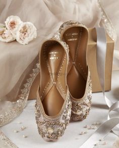 Bridal Jutti, Fizzy Goblet, Jutti Flats, Bridal Trousseau, Celebrity Closet, Afghan Dresses, Mirror Work, Fashion Sandals, Bridal Shop