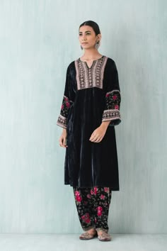 If only there was less floral on sleeves. Printed Velvet Suits Women Indian, Velvet Salwar, Kashmiri Suits, Velvet Suit Design, Afghan Style, Zardosi Embroidery, Good Earth