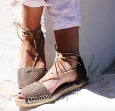 Summer Wear For Women, Applique Jeans, Shoe Refashion, Summer Shoes Sandals, Shoe Zone, Crochet Sandals, Knit Shoes, Color Chocolate