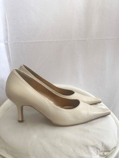 Vintage off white heels , Made in Spain . La belle Creation . Size is 38, but they definitely fit like 37, because of the sharp form . Genuine leather . Heel is 8 cm . Very good condition with minimal signs of wear . Spring Cream Closed Toe Kitten Heels, Cream Low Heel Court Shoes For Office, Fitted Leather Wedding Shoes With 4-inch Heel, Beige Closed Toe Kitten Heels With Padded Heel, Classic Beige Heels With 4-inch Heel, Cream Round Toe Court Shoes For Office, Cream Leather Kitten Heels With Sculpted Heel, Cream Kitten Heels With Sculpted Heel And Pointed Toe, Beige Kitten Heels With Medium Width