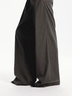 MO&Co. Women's Pleated Wide Leg Pants Crafted from well-done fabric, these wide-leg pants have been designed to fall loosely over the body. With convenient side slip pockets and a front pleated design that creates a flattering silhouette. Features : - Relaxed wide-leg silhouette- Side slip pockets, back welt pockets- Front pleated design Code: MBD3PATT03The back length of size M is 108cmMATERIALS & CARE Material: 66.8% Polyester 30.9% Viscose 2.3% SpandexPlease put it into a mesh bag to wash.REM Tailored Full Length Wide Leg Fall Pants, Tailored Wide Leg Fall Pants, Formal Wide Leg Pants With Side Pockets, Formal Wide Leg Pants With Pockets, Baggy Wide-leg Dress Pants For Workwear, Formal Wide-leg Pants With Pockets, Wide Leg Pants With Pockets For Formal Occasions, Wide Leg Formal Pants With Pockets, Baggy Wide-leg Pants For Work