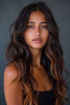 92+ Gorgeous Dark Brown Hair with Highlights Ideas! Summer Brown Hair, Brown Hair Dark Skin, Sunkissed Hair Brunette, Hair Colorful, Brown Hair Inspo, Dark Hair With Highlights, Highlights Brown Hair