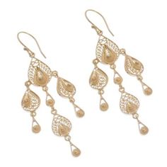 In 18k gold plated sterling silver elaborate filigree droplets are as scintillating as early morning dew. Expert in the legendary art of filigree Alfredo Inga designs and hand crafts a fabulous pair of chandelier earrings with a combined high polished and whitened finish. Hand Crafts, Morning Dew, Filigree Earrings, Sterling Silver Filigree, Buy Gold, Silver Filigree, Alfredo, Chandelier Earrings, Early Morning