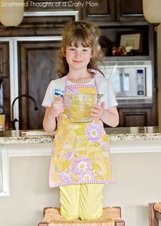 Easy Child's Apron Pattern and Tutorial Easy Apron Pattern, Free Apron Pattern, Easy Apron, Apron Pattern, Bias Tape Maker, Crafty Mom, Christmas Money, Sewing Aprons