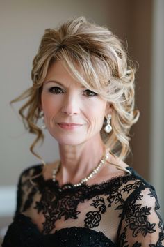 Mother Of The Bride Hairdos, Mother Of The Bride Hairstyles, Simple Wedding Nails, Bride Updo, Nails For Bride, Stunning Hairstyles