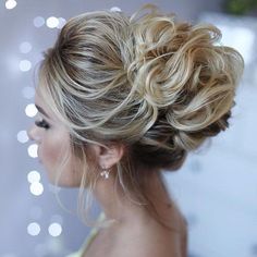 There are so many updos for medium hair, hairstyle, and beauty ideas for you. Even if you would want a new style every day, you'll never go out of style... Messy Wedding Hair, Prom Hair Updo, Bun Hairstyle, Wedding Hairstyles For Long Hair, Hairstyles Medium