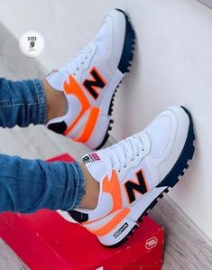 tênis feminino Nike Shoes Women Fashion, Pretty Shoes Sneakers, Kicks Shoes, Well Read, Shoes Outfit Fashion, Cute Nike Shoes, Fresh Shoes, Cute Sneakers, Hairstyles Easy