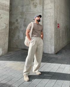 White Pants Men, Cozy Streetwear, Streetwear Spring, Men's Streetwear, Spring Outfits Men, Mens Casual Outfits Summer, Street Style Outfits Men, Mens Spring Fashion