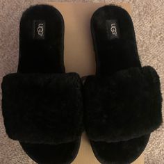 Brand New, Never Worn. Size 6. Black Casual Slippers With Cushioned Footbed, Black Round Toe Slippers For Fall, Comfortable Black Slippers For Fall, Casual Synthetic Slippers For Fall, Black Ugg Yeah Slides Outfit, Black Platform Ugg Slippers, Ugg Slippers Black, Black Ugg Slides, Ugg Fluff Yeah Slides Brown