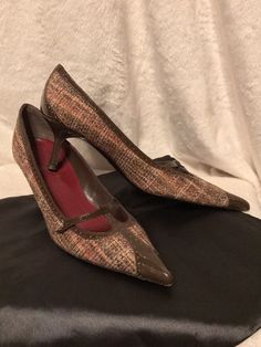 Item you are bidding on: Designer: ISABELLA FIORE; made in Italy. Retails for $325+ tax. Style: Kitten heel low pump Color: Brown patent leather with brown, yellow and orange tweed insert. Size: 8m; Fits like a size: 8.5; Runs about a half size large. Heel Height: Low kitten heel. Shoe Length: 11.25"; accounts for the pointy toe. Condition: Pre-owned, but in perfect condition. Worn twice. Auction includes: Shoes with generic dustcover. eBay Global Shipping: If you are an international buyer outs Pump Shoes, Patent Leather, Shoes Women Heels, Kitten Heels, Heel Height, Shoes Heels, Shoe Accessories, Pumps, Women Accessories