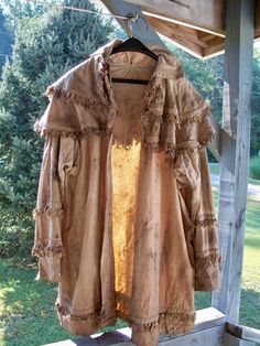 Walnut dyed Longhunter's Frock coat, hand sewn by Miss Tudy https://www.etsy.com/shop/misstudy Patches On Jeans, Mountain Man Clothing, Long Hunter, Roman Kings, Man Gear, Mountain Men, Sewing Machine Needle, Fur Trade, 18th Century Clothing