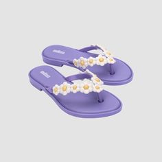 Melissa Flip Flop Spring celebrates the most flowery season of the year. It’s a nostalgic and fun proposal and has applications of flowers on the straps. Romantic and super light, it's perfect to wear with dresses and skirts on sunny days. Adjustable Flower Sandals For Spring, Cute Purple Sandals For Spring, Cute Spring Flip Flops, Purple Sandals For Beach In Spring, Trendy Flower-shaped Sandals For Summer, Flower Shaped Synthetic Flip Flops For Beach, Synthetic Flower Flip Flops For Beach, Spring Purple Flip Flops For Beach, Purple Flip Flops For Spring Beach Outings