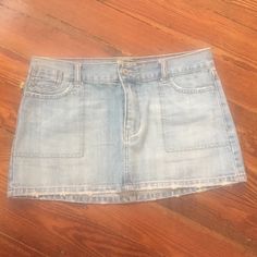 Nwot Denim Mini Skirt In Perfect Condition. Tag Says Size 7 But I Wear Size 5 In Hollister And This Fits Me Perfectly. Runs A Little Small. Light Wash Cutoff Skirt With Pockets, Hollister Skirt Outfit, Denim Micro Skirt, Jean Skirts, Denim Skirt Brandy Melville, Hollister Low Rise Shorts, Hollister Skirt, Vintage Hollister Top, Denim Mini Skirt