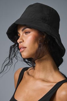 Nothing says summer like a bucket hat. Especially this one, designed with a lightly filled silhouette for a street-style look. It has a wide downturned brim, a subtle embroidered logo, and an inner drawstring to adjust the fit. Studio to street, beach to brunch, mat to matcha…Really, when won’t you wear this hat? Bucket Hat Street Style, Hat Street Style, Bucket Hat Black, Street Style Looks, Alo Yoga, Matcha, Bucket Hat, Puffer, Street Style