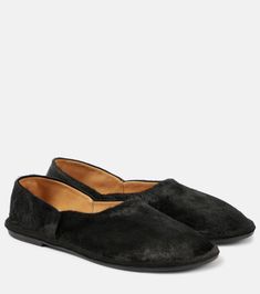 Canal leather flats in brown - The Row | Mytheresa Brown Leather Flats, Brown Flats, Leather Flats, Shoe Box, Manolo Blahnik, Loafer Shoes, Designing Women, The Row, Shoes Flats