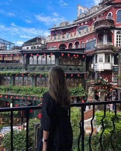 Spirited Away Vibes, Jiufen, Teahouse, Ghibli Movie. views Taiwan Ootd, Taiwan Photography, Taipei Travel, Shanghai Travel, Site Model, Travel Pose