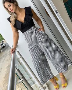 Baggy Pants, Plaid Skirts, Work Attire, Work Fashion, Moda Fashion, Fashion Pants, Work Outfit, Casual Chic, Fashion Looks