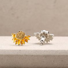 Sunflower Inlaid Pearl Asymmetrical Personality Ear Studs Product Features Art fusion, advanced customization. Inspired by Van Gogh’s famous paintings, it explains that jewelry contains the bright soul of life. Product Information Material: stering silver Design: sunflowers Style: individual Color: Yellow Applicable Gender:Female Inspired by Van Gogh’s Sunflower.The sunflower in Van Gogh’s pen is a beating flame, the color is bright and eye-catching, and the bright yellow is extremely saturated. Yellow Flower Shaped Jewelry For Anniversary, Yellow Flower-shaped Jewelry For Anniversary, Artistic Yellow Jewelry With Matching Earrings, Unique Artistic Yellow Jewelry, Unique Yellow Jewelry With Artistic Design, Yellow Sterling Silver Flower Jewelry, Artistic Yellow Nickel-free Jewelry, Yellow Jewelry With Artistic Design For Gifts, Van Gogh Jewelry