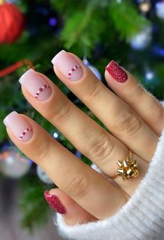 45 Christmas Wedding Nails Perfect For Christmas Weddings Unghie Sfumate, Christmas Nails Easy, Christmas Gel Nails, Cute Gel Nails, Christmas Nails Acrylic, Festival Nails, New Year's Nails, Dipped Nails