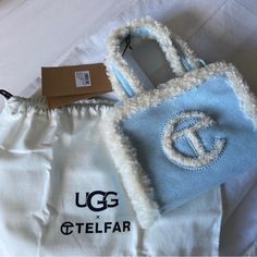 Brand New With Tags Size Small Crossbody And Handbag Still In Box And Dustbag Quick Shipping Telfer Bag, Ugg Telfar, Telfar X Ugg, Telfar Bags, Marc Jacobs Snapshot Bag, Trendy Purses, My Style Bags, Fly Outfit, Jelly Bag